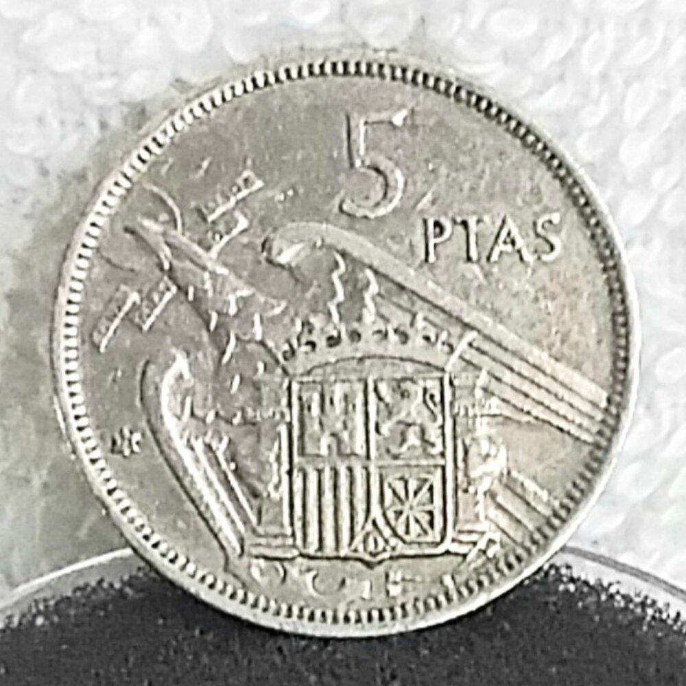 Circulated 1957 Spanish 5 PTAS Francisco Franco Coin Made of Copper/Nickel!!